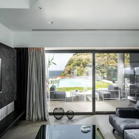 Made By The Sea 12 Bdrm