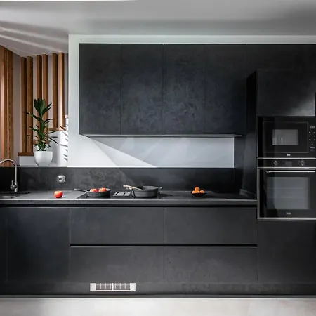 Made By The Sea 12 Bdrm *
